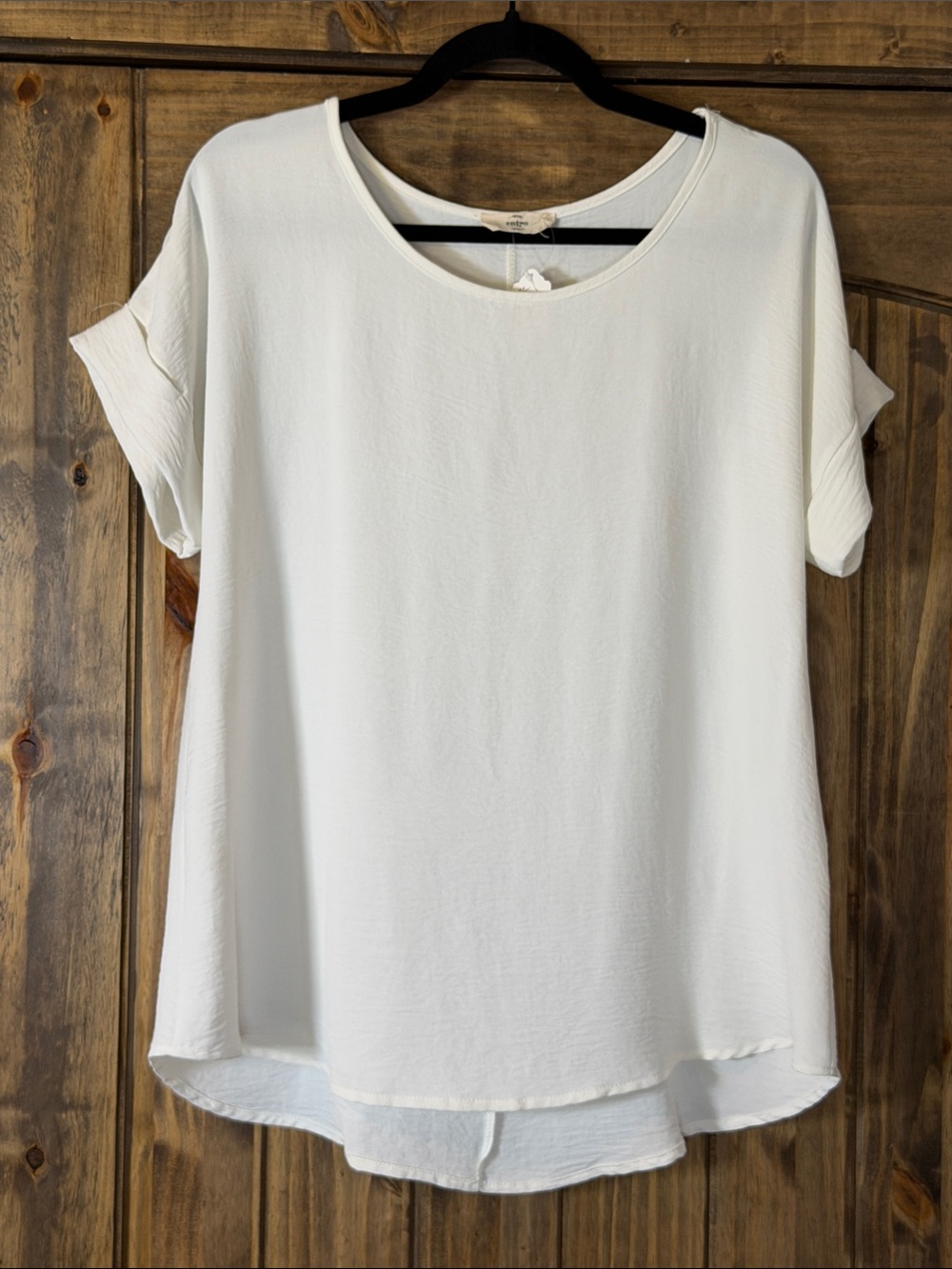 entro White Short Sleeve Scoop Neck Tee